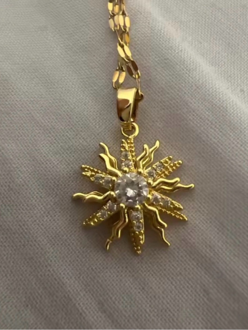 Flower Pendant Stainless Steel
Necklaces Antique Gold 18K
Gold Rotating - Picture 3 of 4